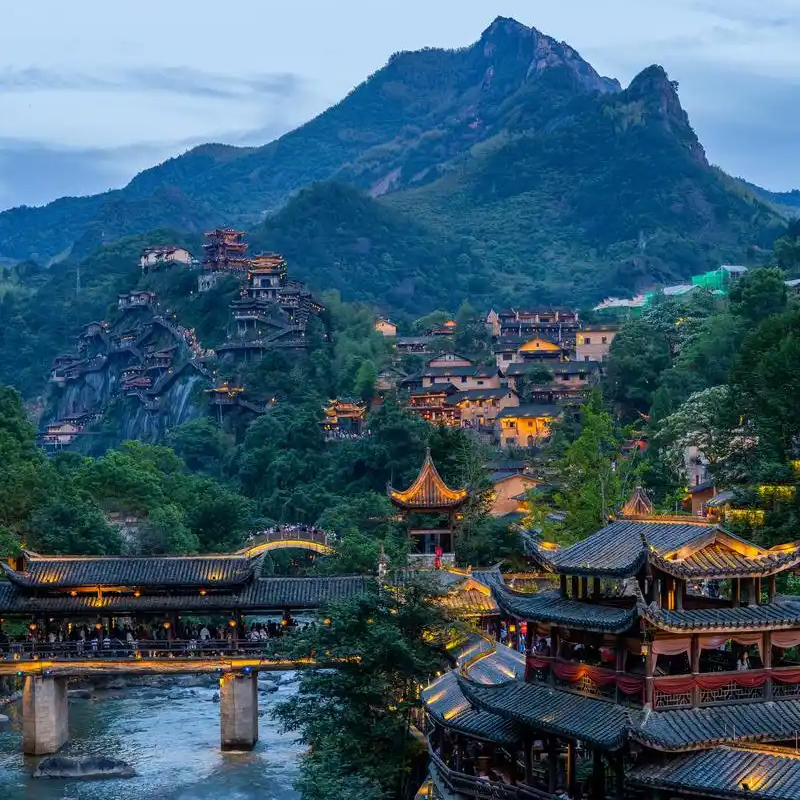 快樂大巴游--【江西大環(huán)游】望仙谷、廬山、婺源、景德鎮(zhèn)、南昌滕王閣純玩6天